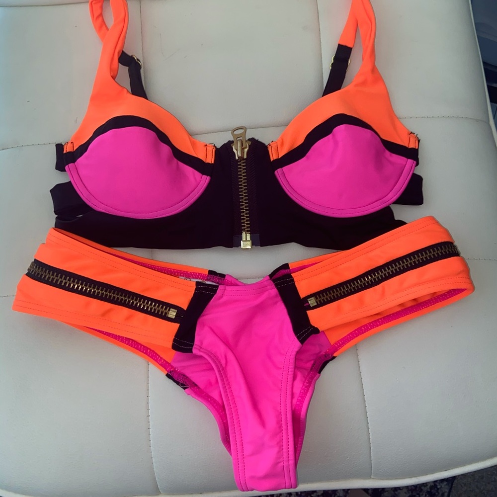 Beach Bunny 💖🧡 Endless Summer bikini set - Picture 2 of 6